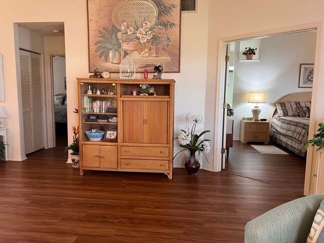 Building Photo - NEWLY LISTED 2BD/2BA/2CG Villa