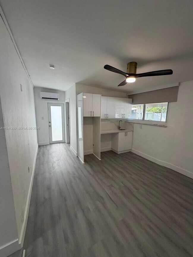 Building Photo - 3030 SW 96th Ave