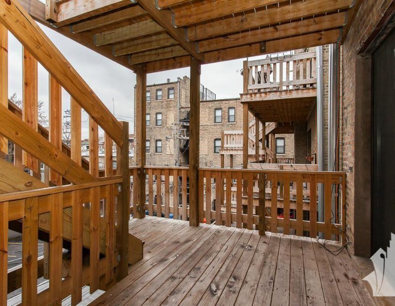 Building Photo - 606 W Surf St