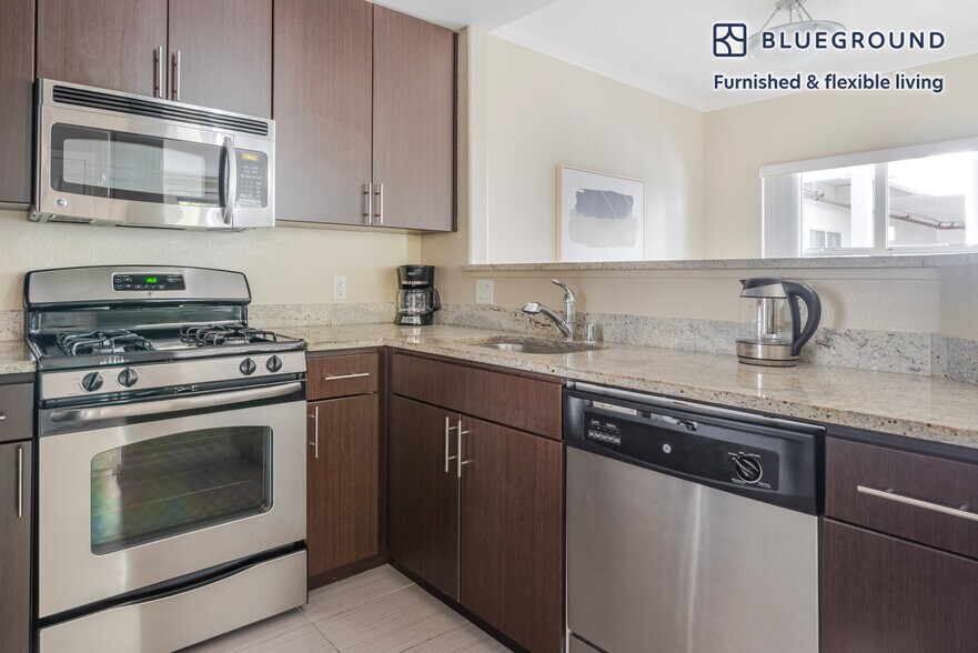 Building Photo - 800 High School Way