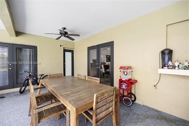 Building Photo - 20375 NE 22nd Pl