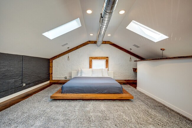 Building Photo - 1519 W Superior St