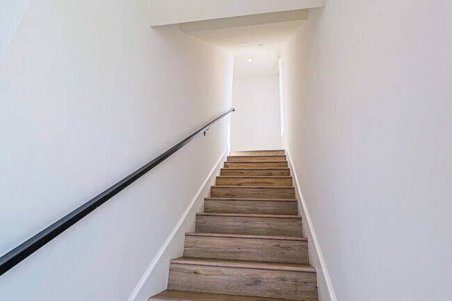 Building Photo - 5932 Lemp Ave