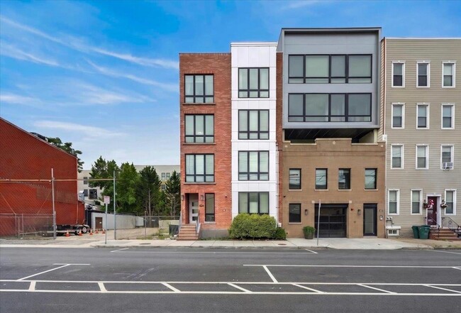 Building Photo - 626 Grand St