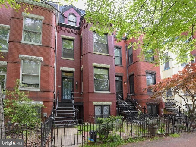 Building Photo - 113 5th St NE