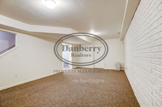 Building Photo - 3704 Willow Run Dr