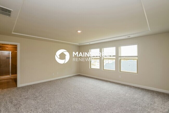 Building Photo - 4 Bedroom Pet-Friendly Home in Charlotte, NC with Main Street Renewal