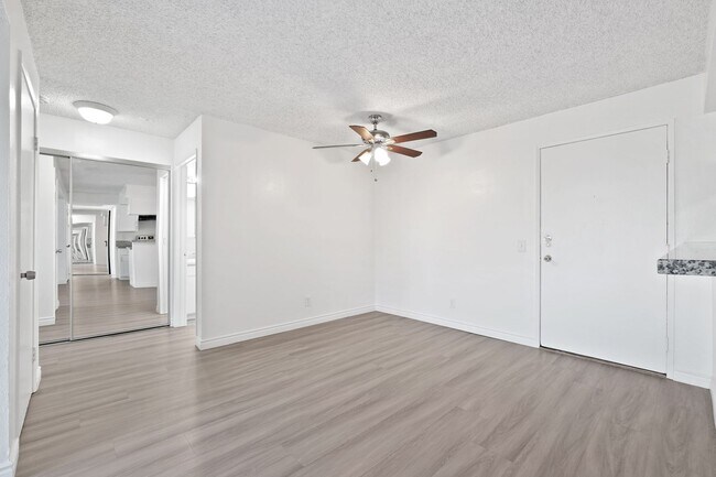 Building Photo - Updated 2BD/2BA Apartment IN SYLMAR
