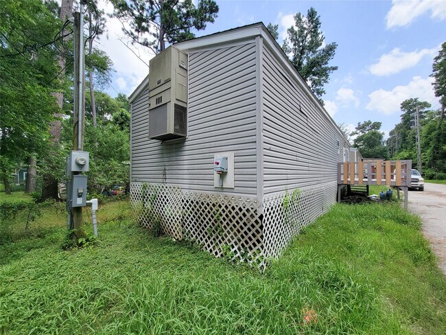 Building Photo - 9203 Greens Rd