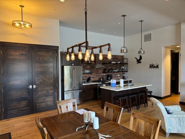 Building Photo - 214 E Second St. #204- Fully Furnished Lux...