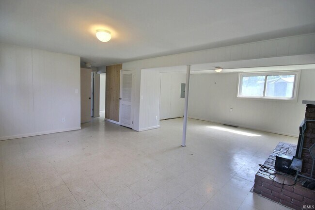 Building Photo - 1627 Shannon Dr