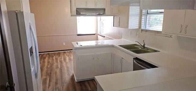 Building Photo - 2114 Yorktown Ct N