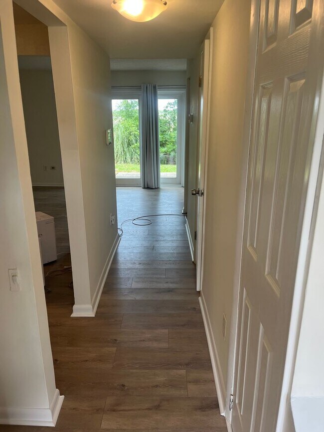 Building Photo - Available now. Beautiful 2 BR/1.5 BA Condo with Marsh View! BOAT RAMP AND BOAT PARKING! WATER/SEW...
