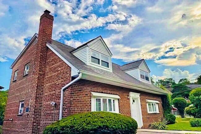 Primary Photo - 418 W 259th St
