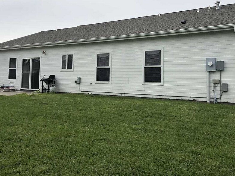 Building Photo - 208 Northfield Rd