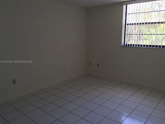 Building Photo - 10855 SW 112th Ave