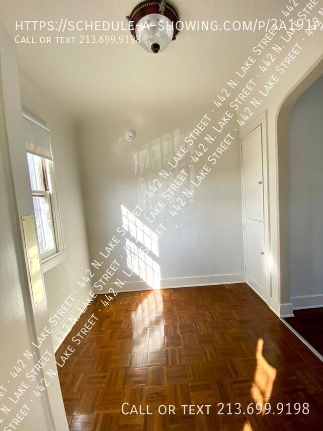 Building Photo - 442 N Lake St