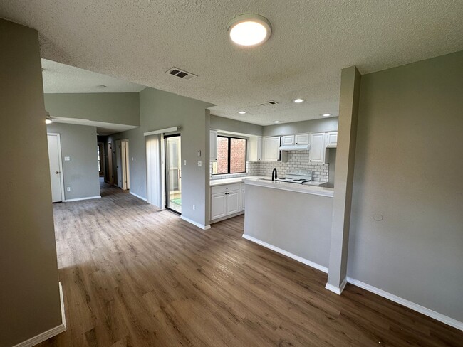 Building Photo - 4738-4740 Berridge Lane