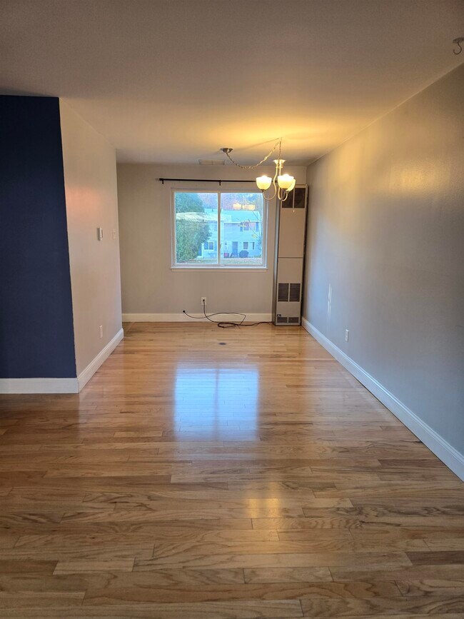 Building Photo - 616 Portland St