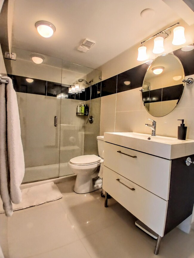 Building Photo - 1830 Embassy Dr