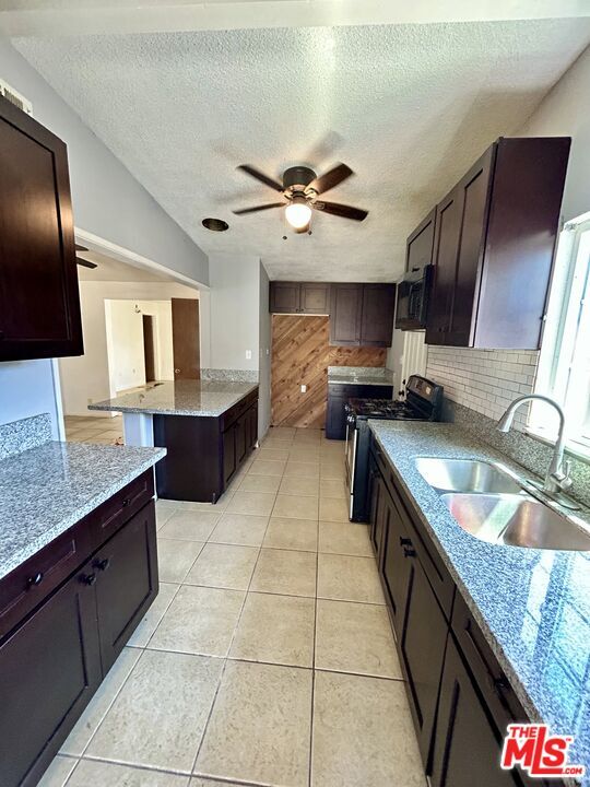 Building Photo - 8198 Helena Ave