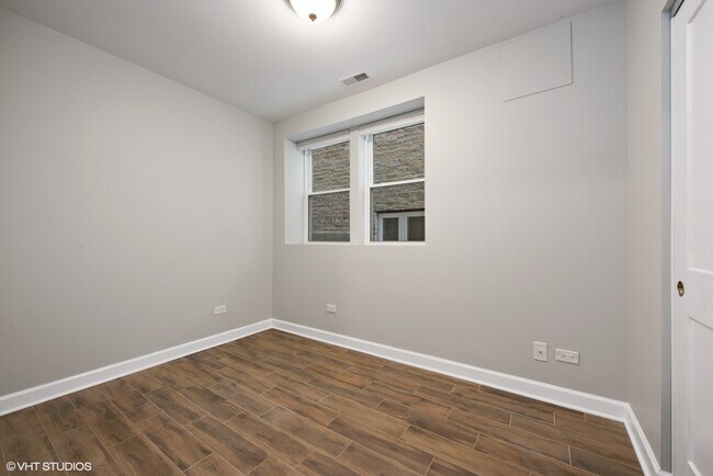 Building Photo - 3428 N Damen Ave