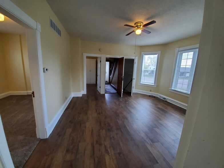 Building Photo - 108 3rd St W