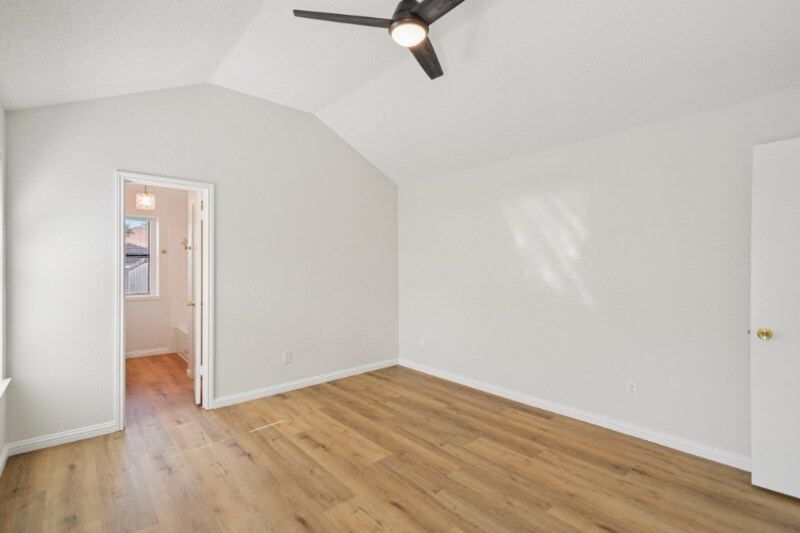Building Photo - 558 Lee Dr