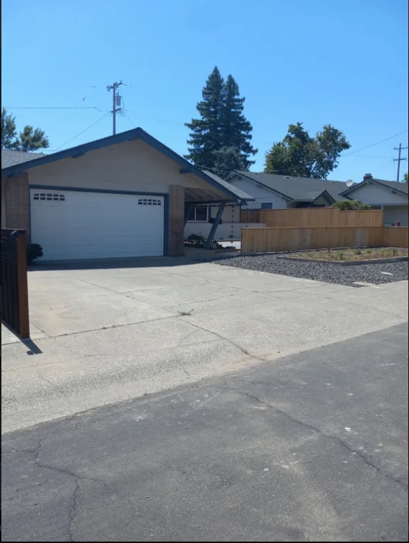 Building Photo - 360 Lovers Ln