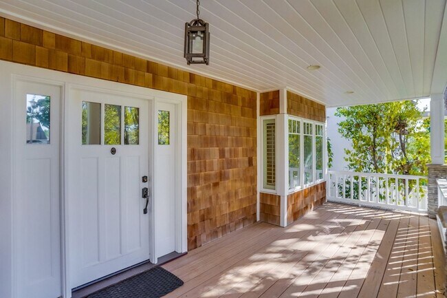 Building Photo - Beautiful 4 Bed/4 Bath Family Home w/pool - Upcoming and available at the end of April!