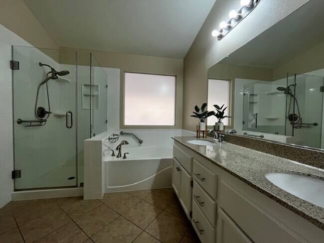 Building Photo - Stylish & Solar-Powered 5-Bed Gem with Vau...
