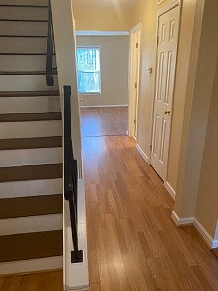 Building Photo - 2058 Chadwick Ter