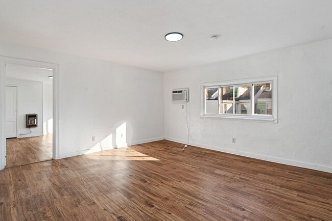 Building Photo - MOVE IN SPECIAL! SCORE HALF OFF 1ST MONTH'...