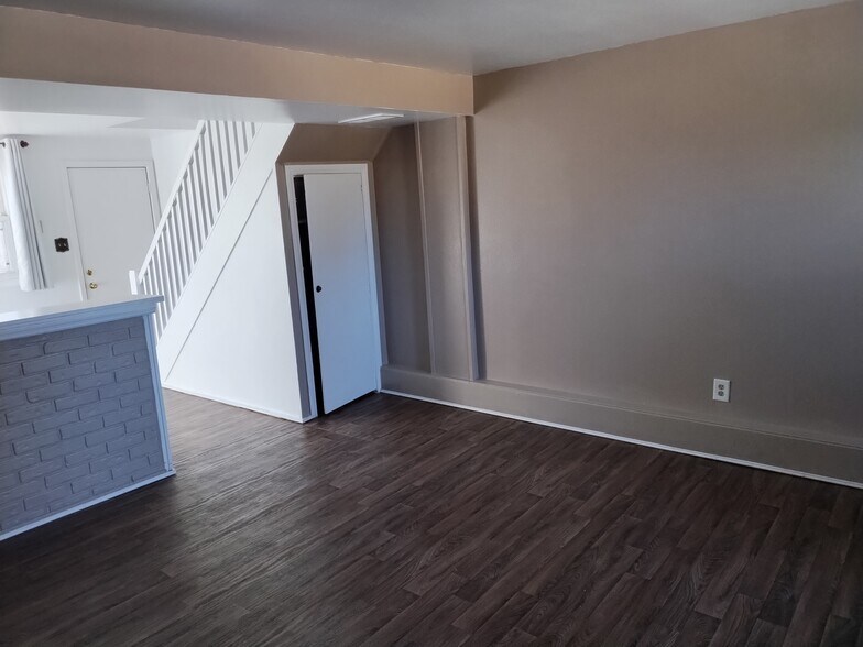 Living room - 6331 104th St