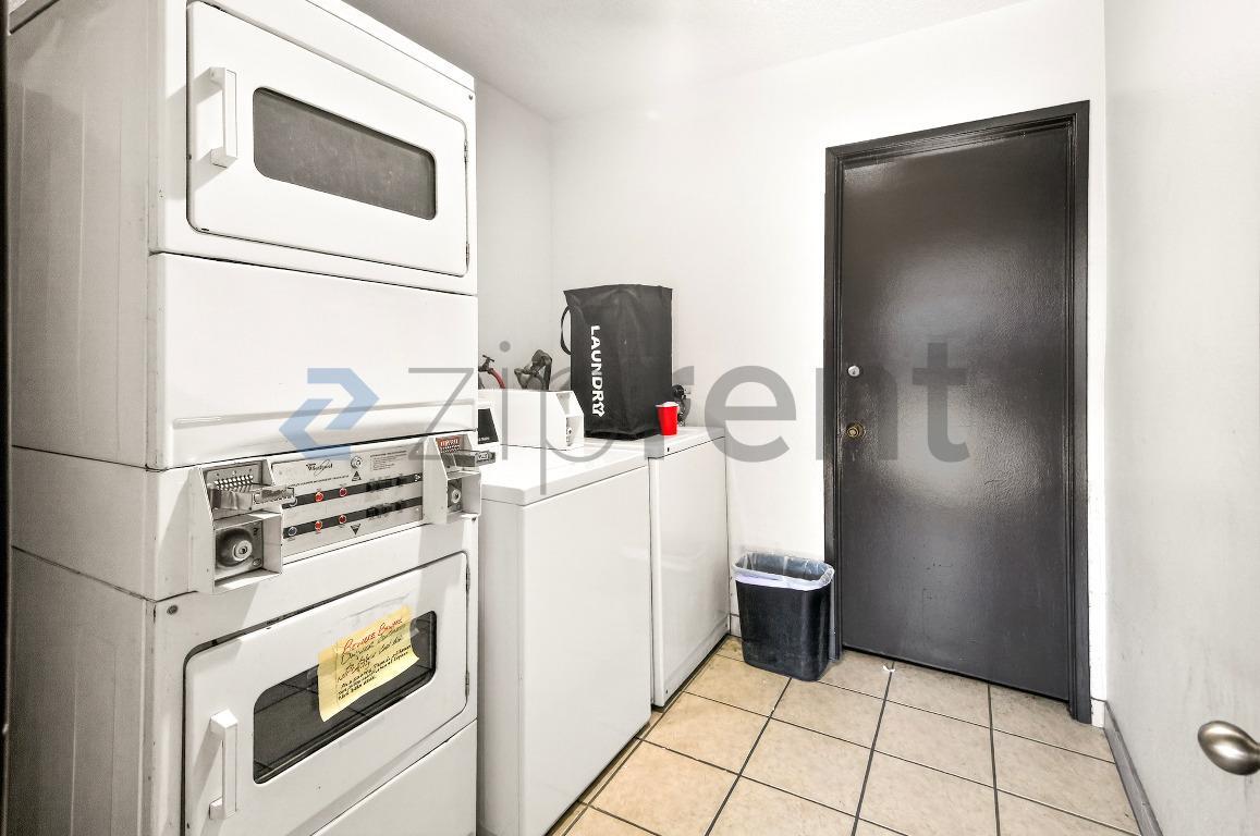 Building Photo - 240 W Verdugo Ave