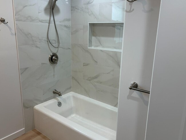 Building Photo - 202 Rockwood Dr