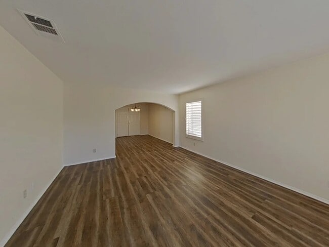 Building Photo - 743 Spruce Tree Cir