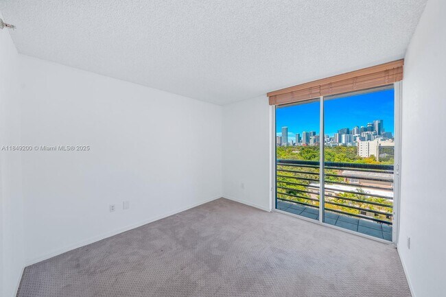 Building Photo - 2400 SW 3rd Ave