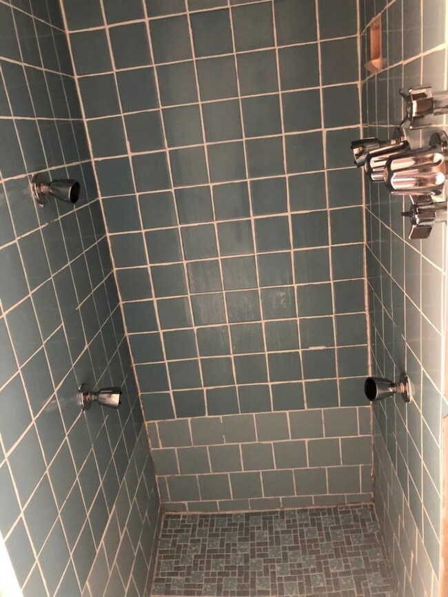 Building Photo - 166 Langham St