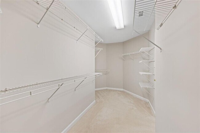 Building Photo - 940 Southfield Ln