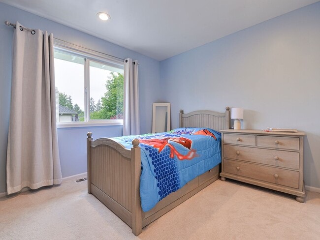 Building Photo - Stunning and Elegant 4+ Bedroom on Park-Like Lot Pine Lake Estates Sammamish