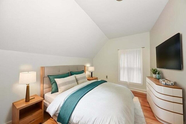 Building Photo - 2166 S 6th St