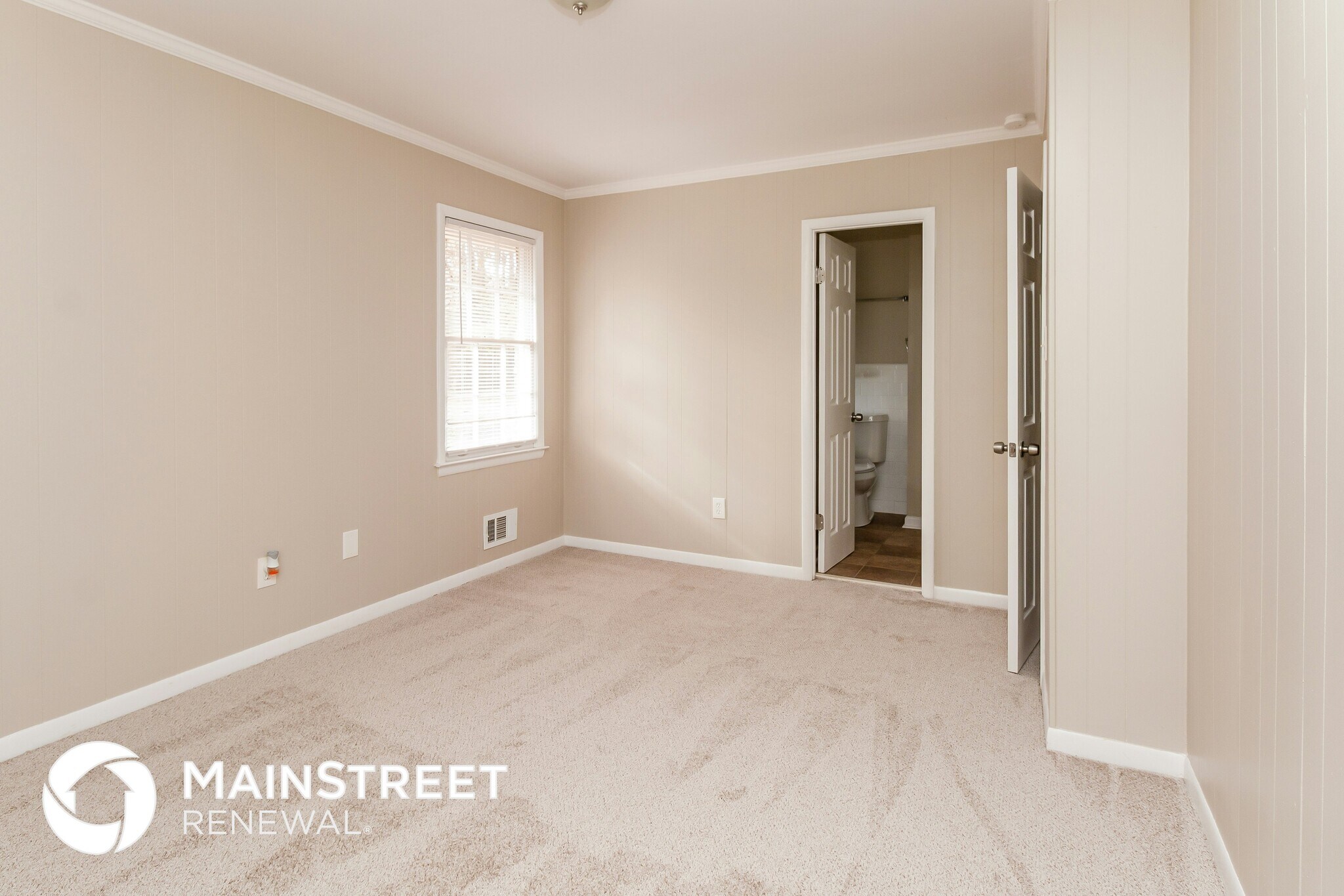 Building Photo - 892 Oak Dr