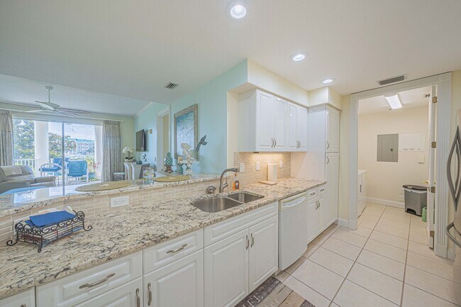 Building Photo - Marina View Rental!