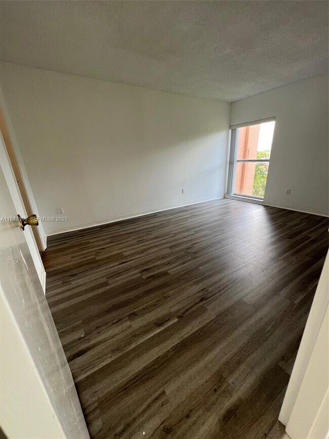 Building Photo - 2160 SW 16th Ave