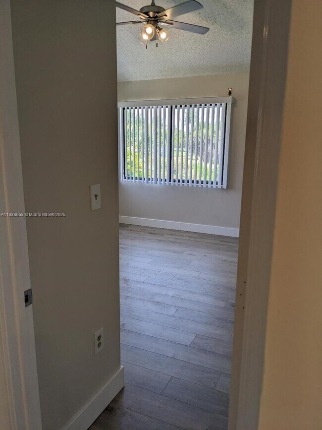 Building Photo - 160 Bella Vista Ct N