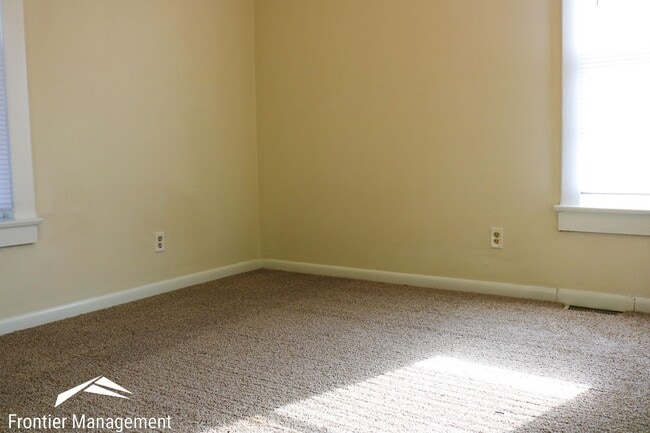 Building Photo - 923 Osage St