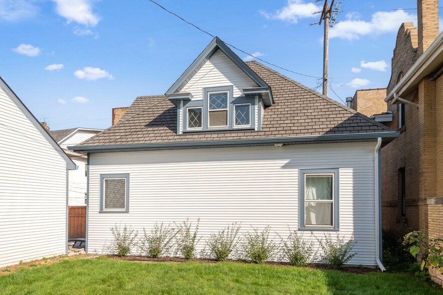 Carriage House - 911 Lincoln Ave