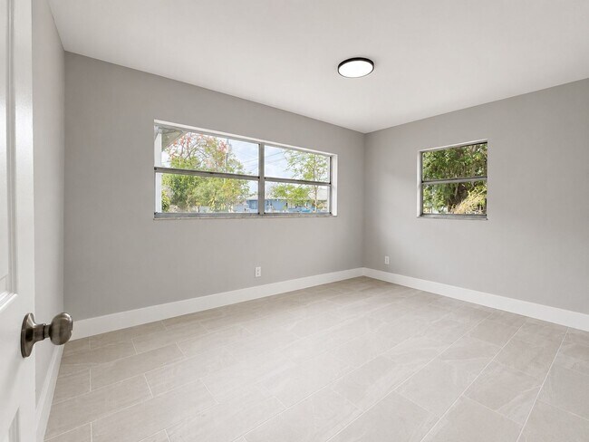 Building Photo - 5422/5424 Ninth Ave