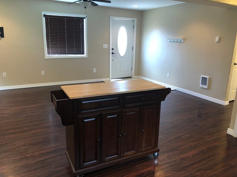 Kitchen island - 202 Farview Dr
